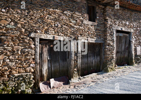 Tradizionali case di pietra a Sierra de Guadarrama, Madrid, Spagna Foto Stock