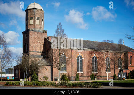 La Chiesa di San Pietro stockport la chiesa di San Pietro seconda più antica chiesa parrocchiale a Stockport sorge in Piazza San Pietro copyspace Foto Stock