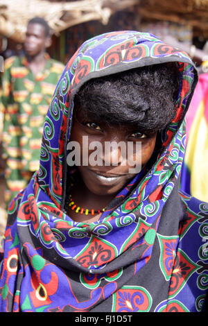 Ritratto di una bella ragazza Fulani in Gorom Gorom , Burkina Faso Foto Stock