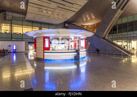 Il cambio di valuta in aeroporto di Doha Foto Stock