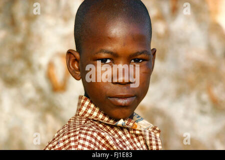 Ritratto di bambino africano boy in Mopti, Mali Foto Stock