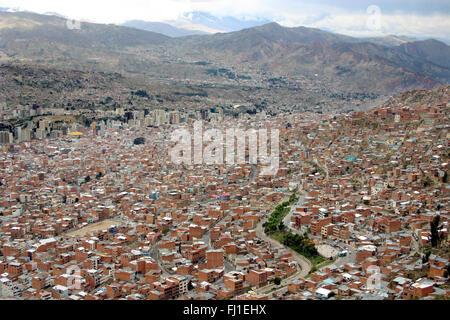 La Paz in Bolivia , panorama del paesaggio e architettura della città Foto Stock