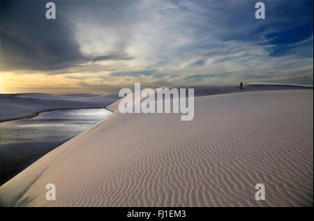 Dune di sabbia e il paesaggio di Lençois Maranhenses, Barreirinhas , Maranhão , Brasile Foto Stock