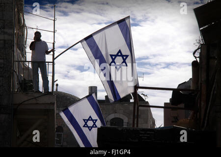 Nazionale Israeliano bandiera nella città vecchia di Gerusalemme , Israele Foto Stock