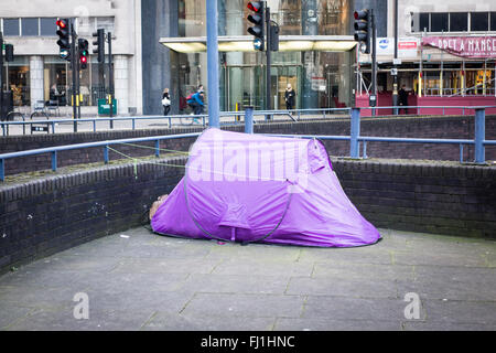 Senzatetto in tenda Cavendish Square Gardens, London, Regno Unito Foto Stock