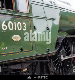 L'A3 motore di vapore Flying Scotsman presso il Museo Nazionale delle Ferrovie di York essendo pulito dopo un viaggio da Londra Foto Stock