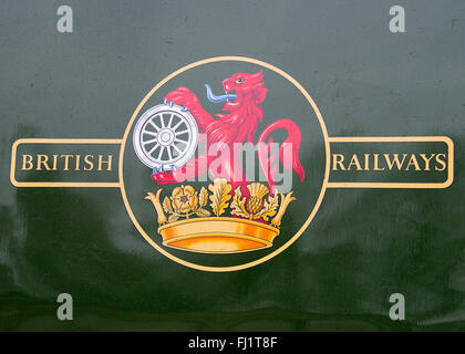 L'A3 motore di vapore Flying Scotsman presso il Museo Nazionale delle Ferrovie di York essendo pulito dopo un viaggio da Londra Foto Stock