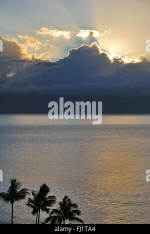 Tramonto sulla spiaggia di Kaanapali, Maui, Hawaii Foto Stock