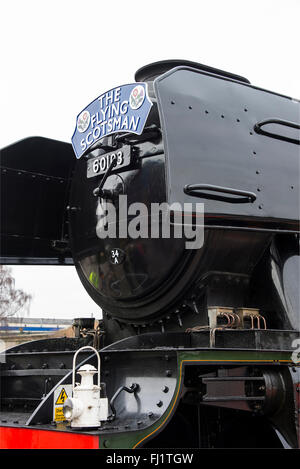 L'A3 motore di vapore Flying Scotsman presso il Museo Nazionale delle Ferrovie di York essendo pulito dopo un viaggio da Londra Foto Stock