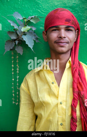 Uomo indiano in Indù città santa Varanasi, India Foto Stock