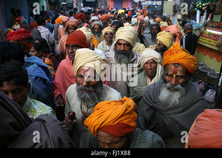 La folla in Pushkar durante il Pushkar mela , Rajasthan, India Foto Stock