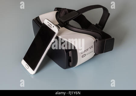 Samsung ingranaggio e VR Galaxy S6 margine Foto Stock