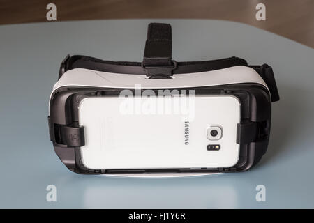 Samsung ingranaggio e VR Galaxy S6 margine Foto Stock