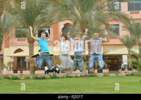 La famiglia a resort tropicale. Foto Stock