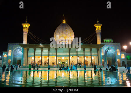 Shahcheragh è un monumento funerario e moschea di Shiraz, Chiraz, Far, Iran Foto Stock