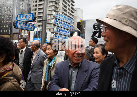 Il popolo giapponese nelle strade di Tokyo , Giappone Foto Stock