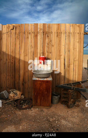 Lavandino in campo nomadi nel deserto dei Gobi, Mongolia Foto Stock