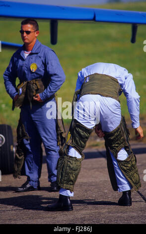 Meurthe et Moselle (54), aerodrome de Chambley-Bussieres, la Patrouille de France, preparazione du pilote avant le partono // Fran Foto Stock