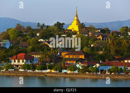 WAT JONG KHAM sorge su una collina a nord del lago NAUNG TUNG al centro della città di Kengtung anche sapere come KYAINGTONG - Myanmar Foto Stock