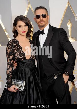 Los Angeles, CA, Stati Uniti d'America. 28 Feb, 2016. Rachael velocità, Tom Hardy presso gli arrivi per la 88th Academy Awards Oscars 2016 - Arrivi 2, Dolby Theatre a Hollywood e Highland Center, Los Angeles, CA 28 febbraio 2016. Credito: Elizabeth Goodenough/Everett raccolta/Alamy Live News Foto Stock