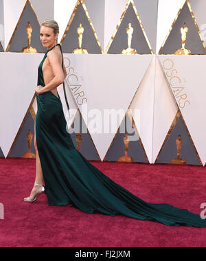 Los Angeles, California, USA. 28 Feb, 2016. RACHEL MCADAMS durante il tappeto rosso per gli arrivi la 88th Academy Awards. (Immagine di credito © Lisa O'Connor via filo di ZUMA Foto Stock