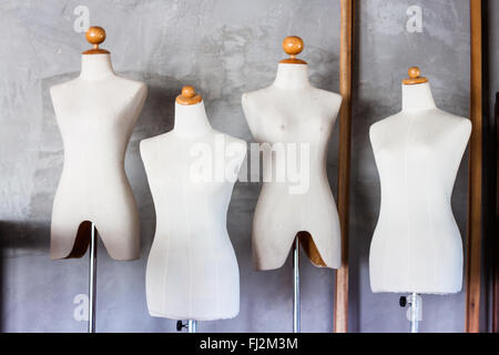 Manichino sarti nella stanza di deposito con filtro vintage, stock photo Foto Stock