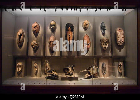 Mascherina africana raccolta nel nuovo Museo di de Young, costruito dagli architetti Herzog e de Meuron - SAN FRANCISCO, CALIFORNIA Foto Stock