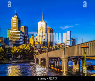Sandridge Bridge è una storica ex ponte ferroviario ora una passerella pedonale Melbourne Australia Foto Stock
