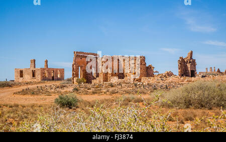 Rovine di farina di Ghost Town, che cadde in declino con la chiusura della vecchia ferrovia Ghan in Sud Australia Foto Stock