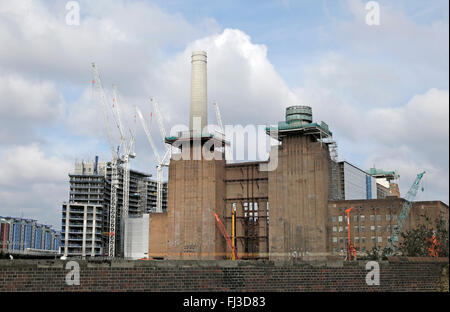 Battersea Power Station camino in costruzione in Vauxhall "Nine Elms' riqualificazione Febbraio 2016 Londra UK KATHY DEWITT Foto Stock