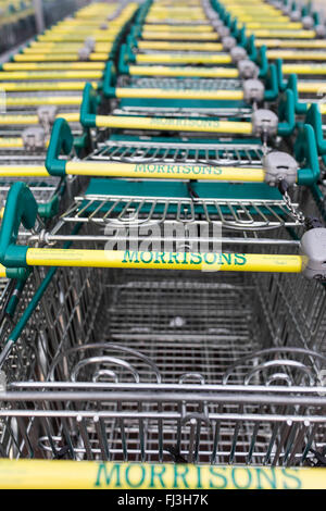 Morrisons supermercato carrelli di shopping Foto Stock