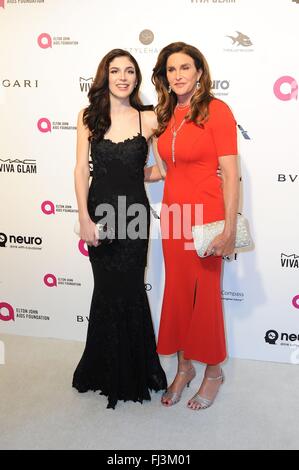 Valutazione, Caitlyn Jenner presso gli arrivi per 2016 Elton John AIDS Foundation Academy Awards la visualizzazione di partito, West Hollywood Park, Los Angeles, CA 28 febbraio 2016. Foto di: Sara Cozolino/Everett Collection Foto Stock