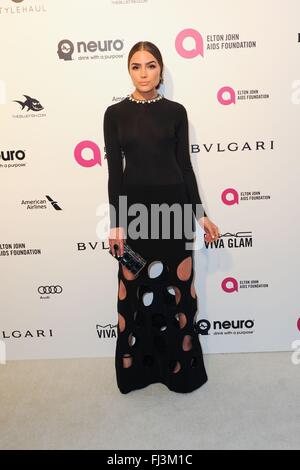 Olivia Culpo presso gli arrivi per 2016 Elton John AIDS Foundation Academy Awards la visualizzazione di partito, West Hollywood Park, Los Angeles, CA 28 febbraio 2016. Foto di: Sara Cozolino/Everett Collection Foto Stock