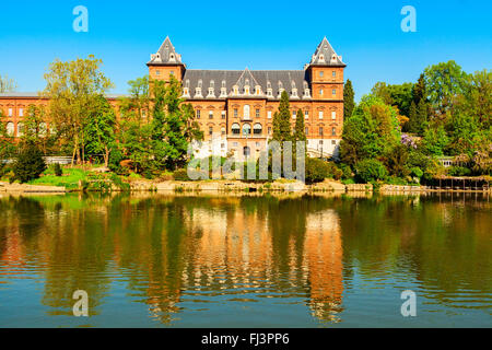 Il Castello del Valentino nella città di Torino Foto Stock