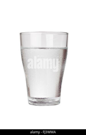 Bicchiere di acqua fredda isolati su sfondo bianco Foto Stock