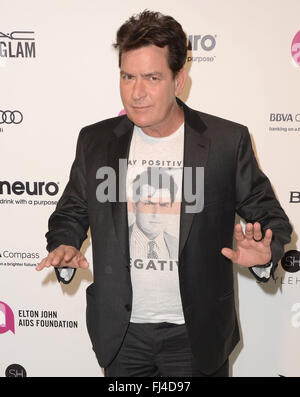 Hollywood, California, USA. Il 29 febbraio, 2016. Charlie Sheen. Xxiv edizione di Elton John Academy Awards la visualizzazione di parte sponsorizzato da Bvlgari, MAC Cosmetici, Neuro bevande e Diana Jenkins tenutasi a West Hollywood Park. Foto Stock