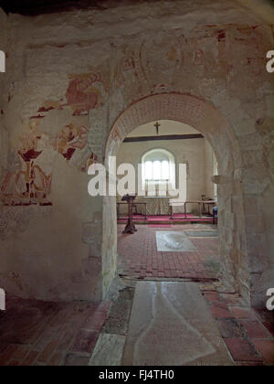 L interno della Chiesa Coombes nel West Sussex, in Inghilterra Foto Stock