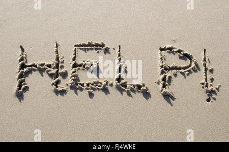 Aiuto scritta sulla spiaggia di sabbia Foto Stock