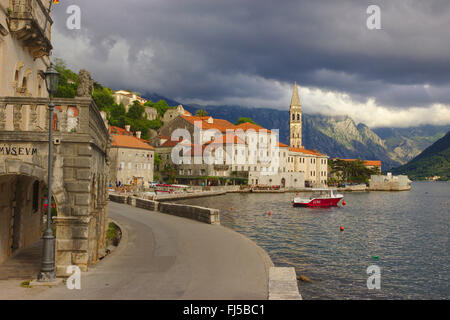 Perast nella Baia di Kotor, Montenegro Foto Stock