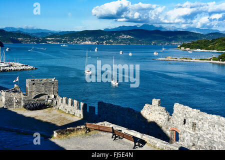 Vista del Golfo dei Poeti e Portovenere town, La Spezia, vicino alle Cinque Terre, Liguria, Italia Foto Stock