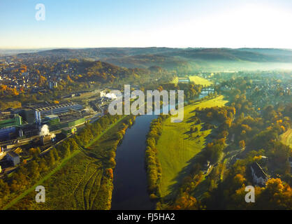 Vista aerea di fiume Ruhr in autunno, in Germania, in Renania settentrionale-Vestfalia, la zona della Ruhr, Witten Foto Stock