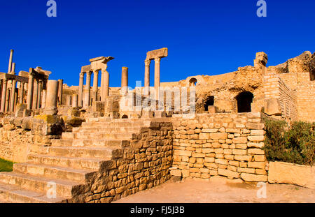 Storico 2 ° secolo ruderi del Teatro Romano in Dougga, più conservati in Africa nel 168 D.C., Tunisia, Dougga Foto Stock