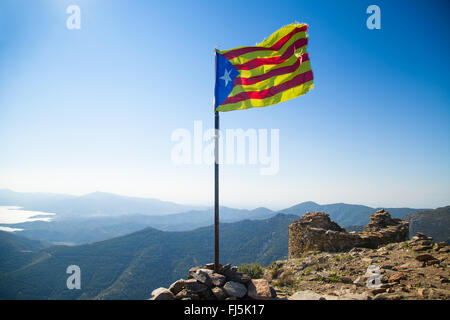 Il vertice del Pic Joan, vicino a Cerbere, Pyrénées-Orientales, Francia Foto Stock