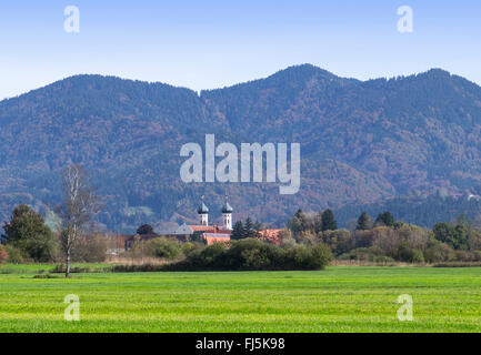 Abbazia di Benediktbeuern e Kochel montagne, in Germania, in Baviera, Alta Baviera, Baviera superiore Foto Stock