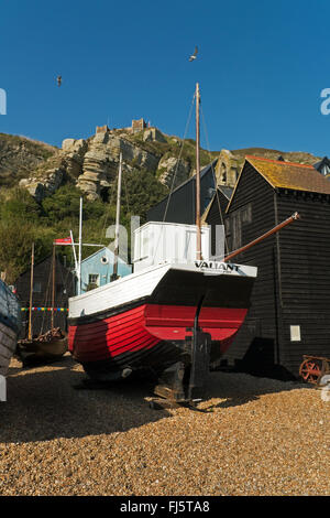 Barca da pesca (parte del Museo della Pesca) allo Stade, Città Vecchia, Hastings, East Sussex, Inghilterra Foto Stock