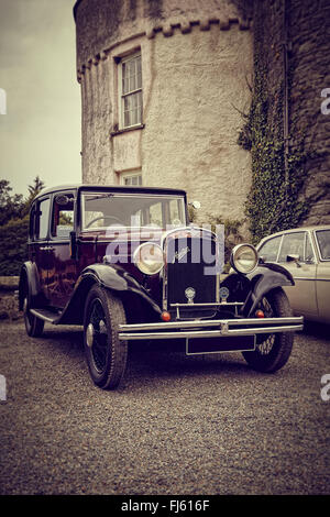 Un vecchio Austin 10 a Picton Castle Vintage auto da rally, Pembrokeshire, Galles. Foto Stock