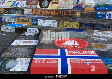 Murales in Marina, Horta, isola di Faial, Azzorre, Portogallo, Europa Foto Stock