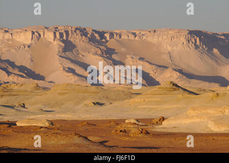 Il paesaggio del deserto, Dakhla Oasis, Egitto Foto Stock