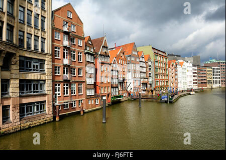 Storica in legno case in Nikolaifleet, Altstadt district, Amburgo, Germania Foto Stock