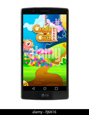 Riproduzione di Candy Crush Saga su un LG G4 5,5 pollici per smartphone Android Foto Stock